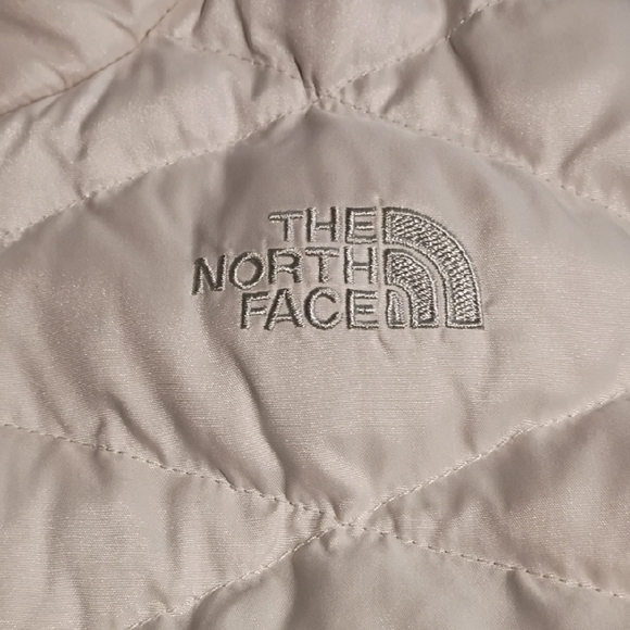 The North Face White Quilted Vest - Picture 2 of 5